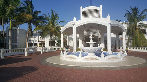 Kunduchi Beach Hotel gardens and fountain